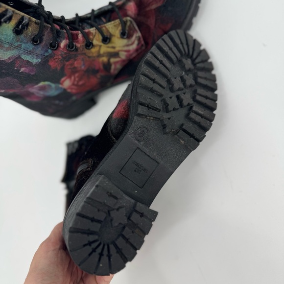Madden Girl Eloisee Black Velvet Floral Combat Boots Women’s 8 - Picture 8 of 9